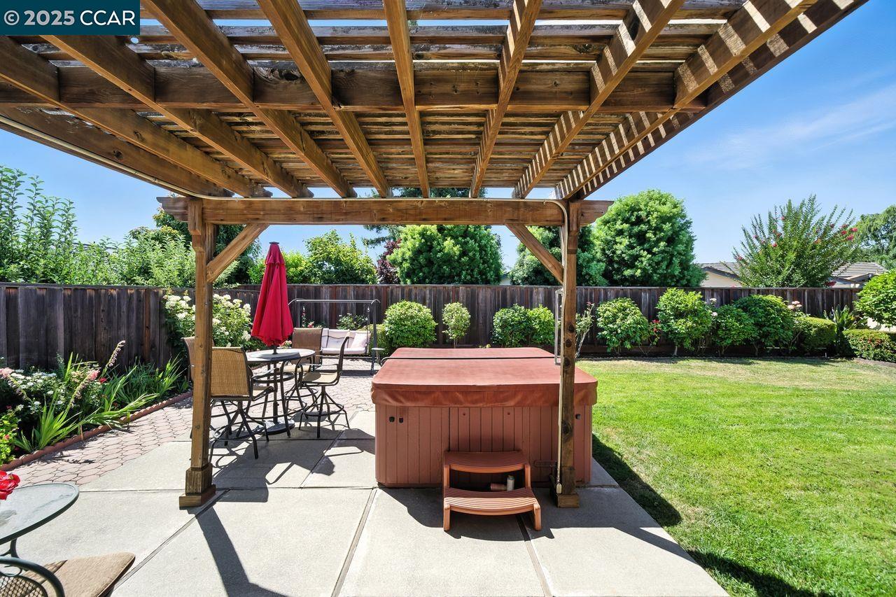 2886 Saint Denis Dr