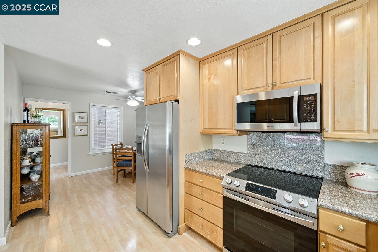 2886 Saint Denis Dr
