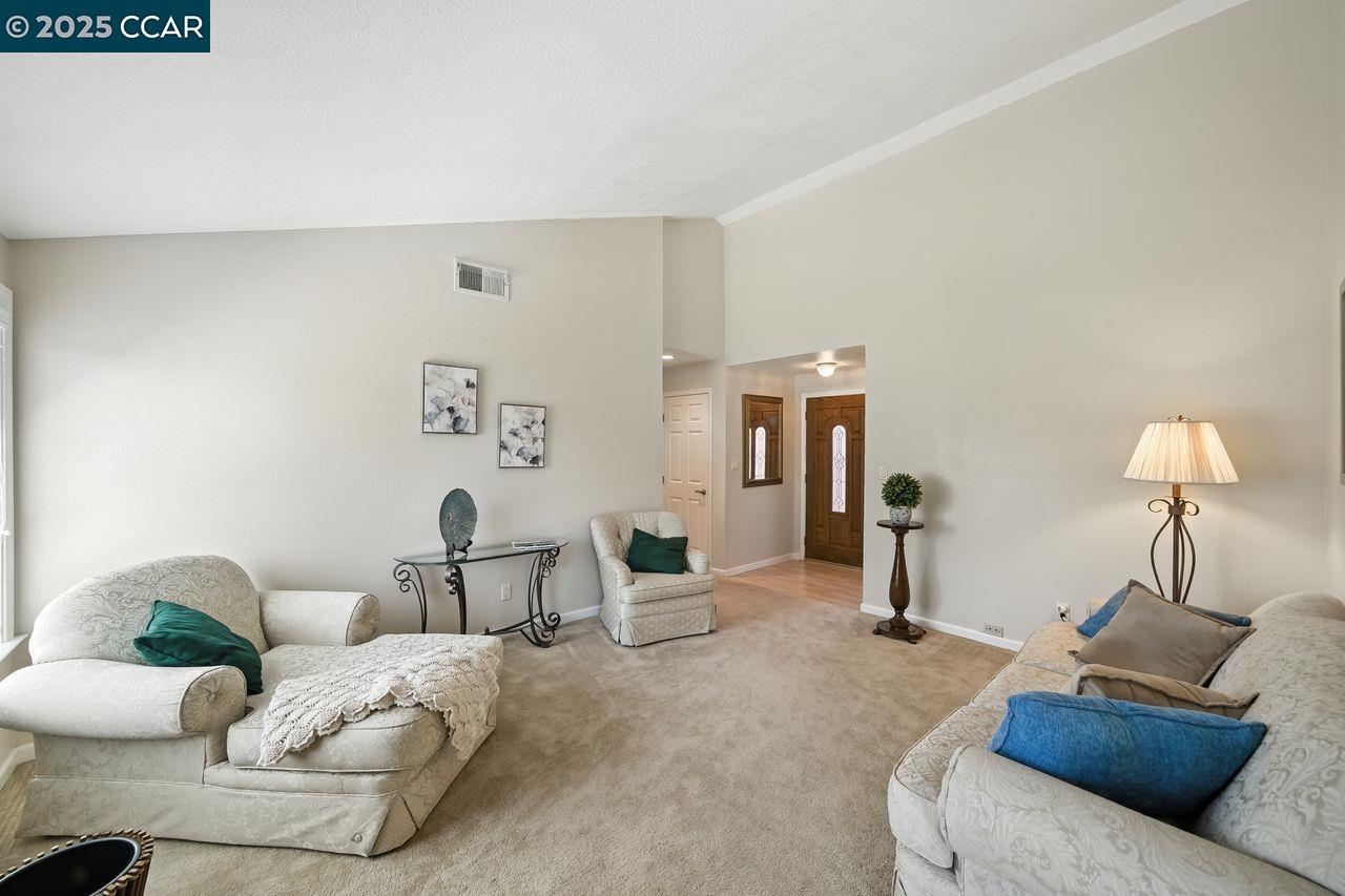 2886 Saint Denis Dr