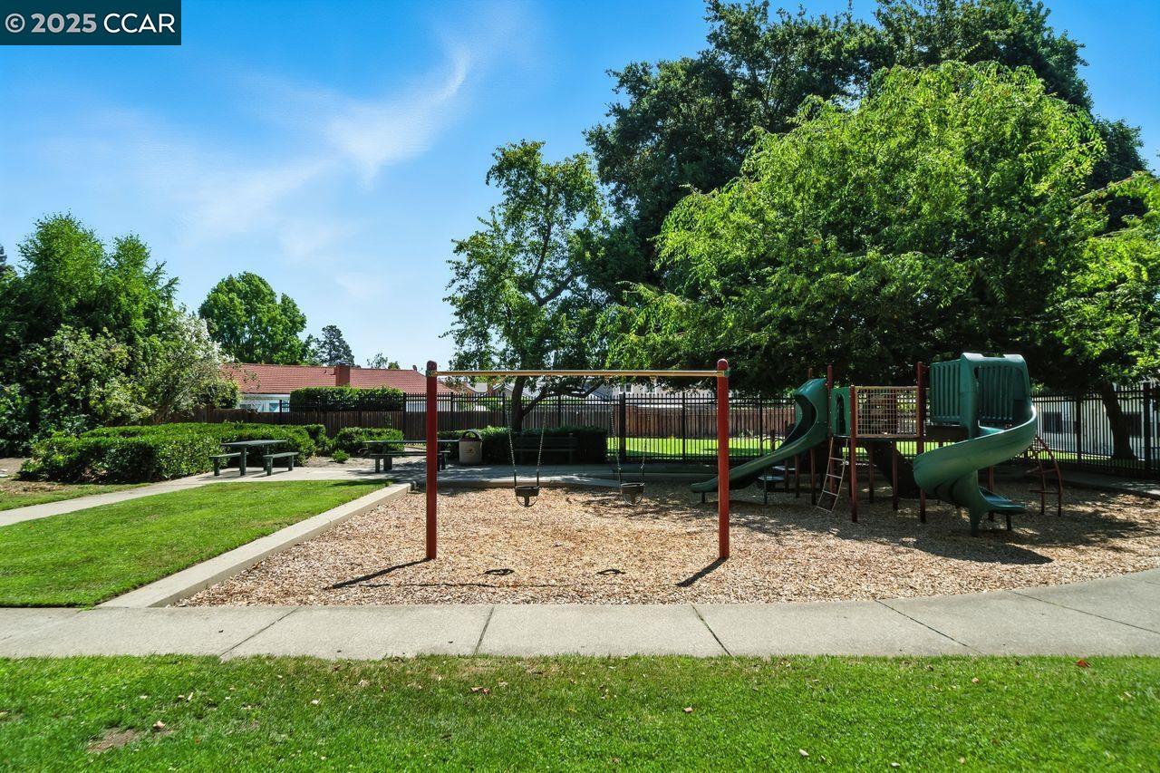 2537 Dos Rios Dr