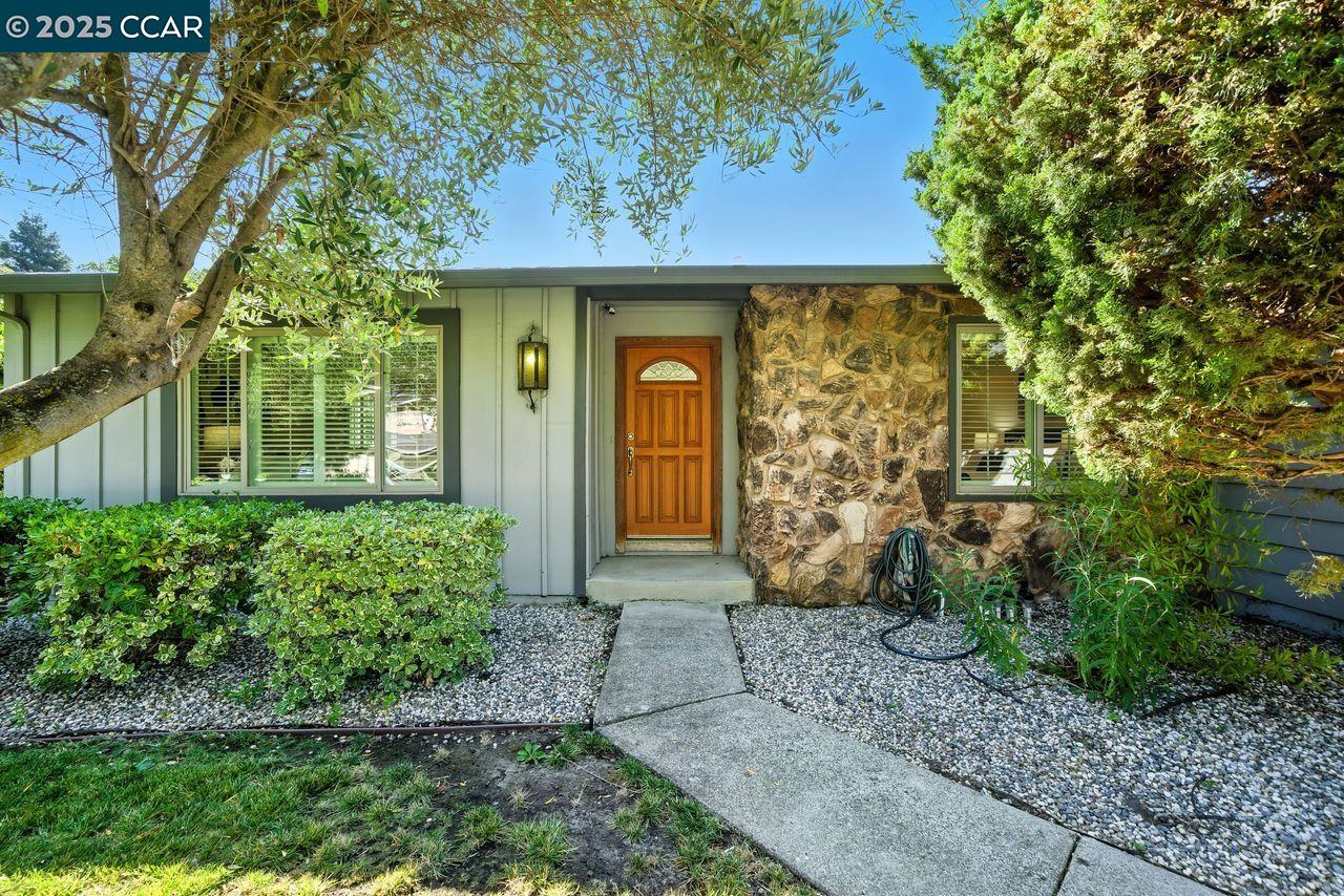 2537 Dos Rios Dr
