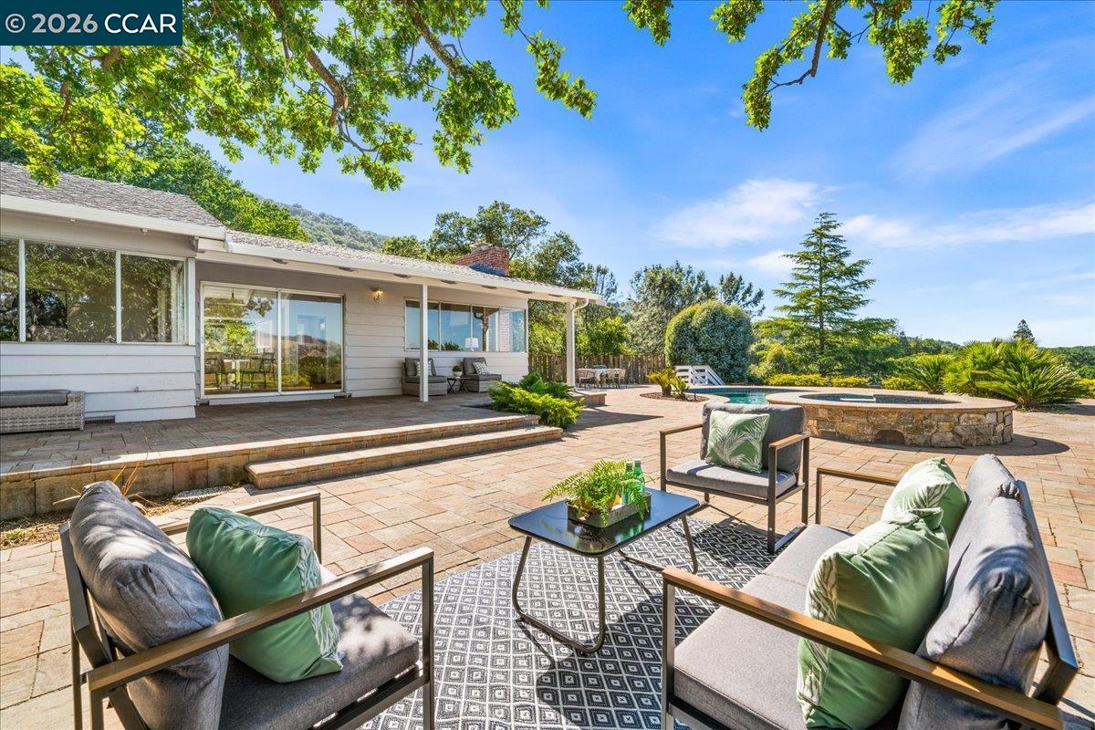 300 Oak View Ter