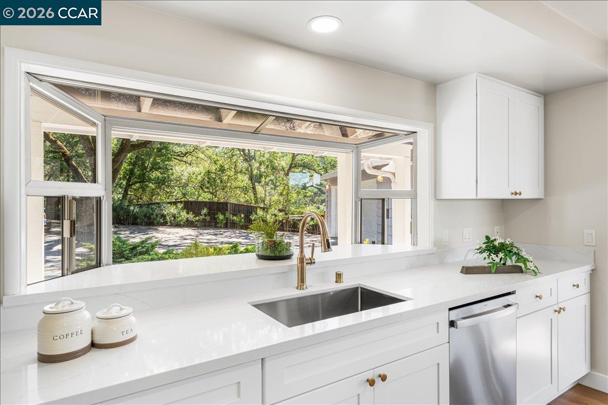 300 Oak View Ter