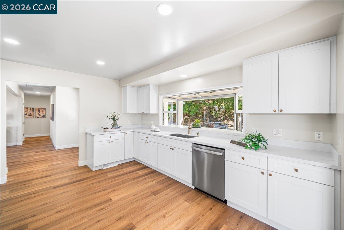 300 Oak View Ter