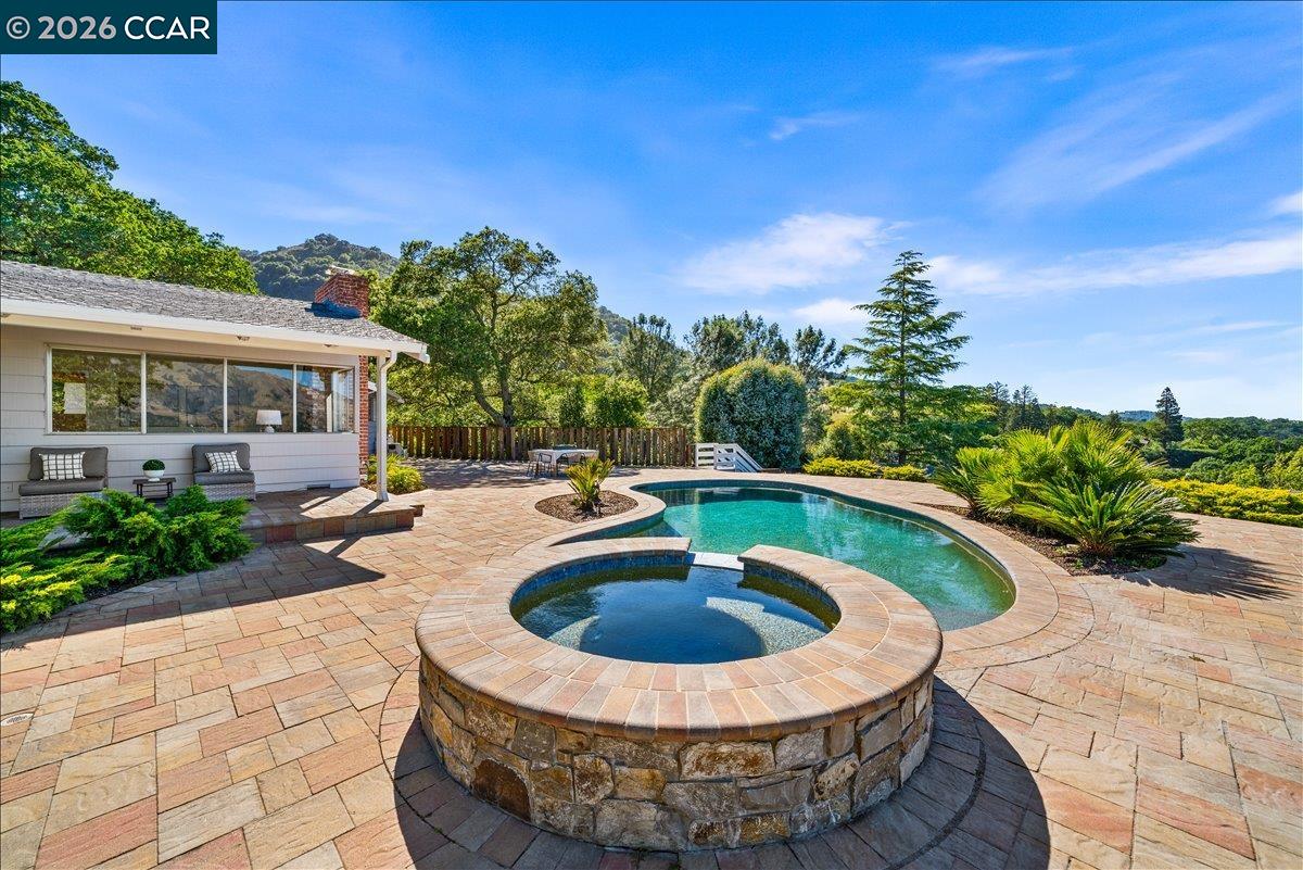 300 Oak View Ter