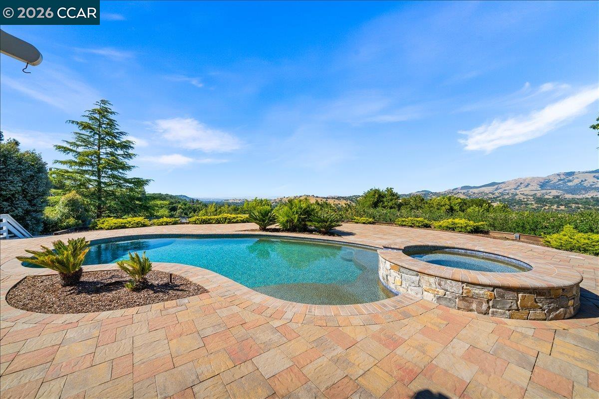 300 Oak View Ter