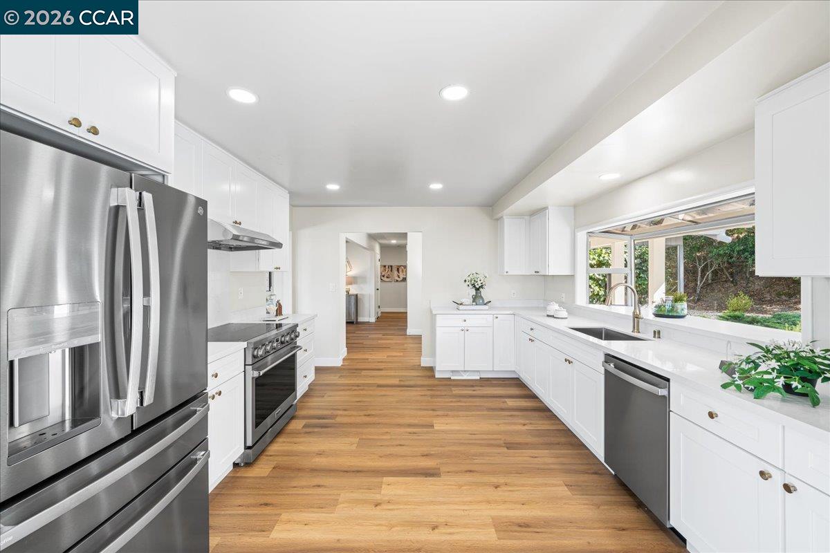 300 Oak View Ter