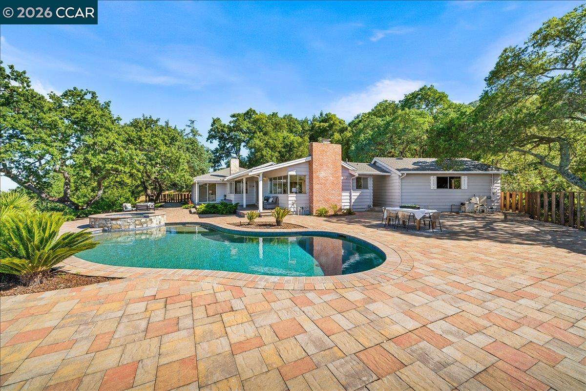 300 Oak View Ter