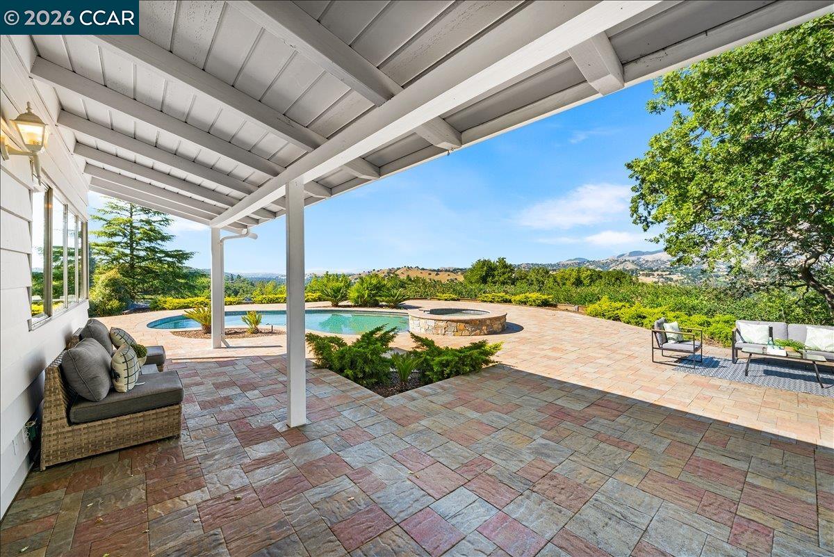 300 Oak View Ter