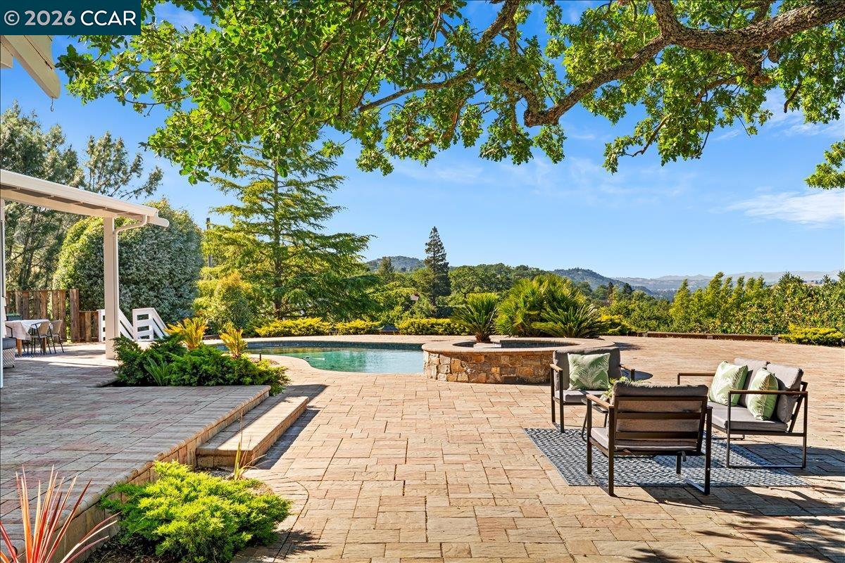 300 Oak View Ter
