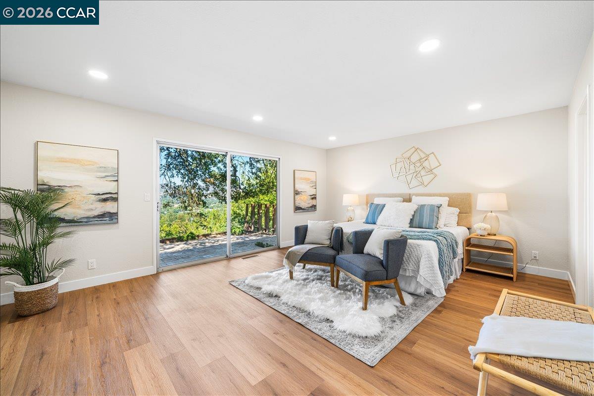 300 Oak View Ter