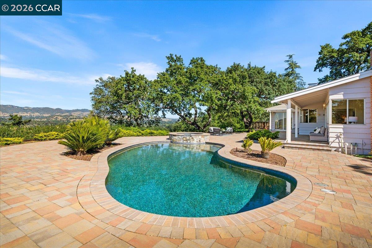300 Oak View Ter