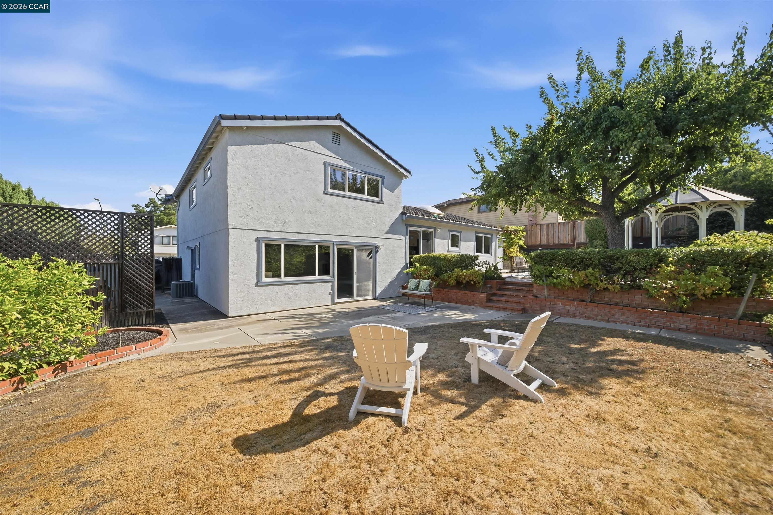 3286 Burgundy Dr