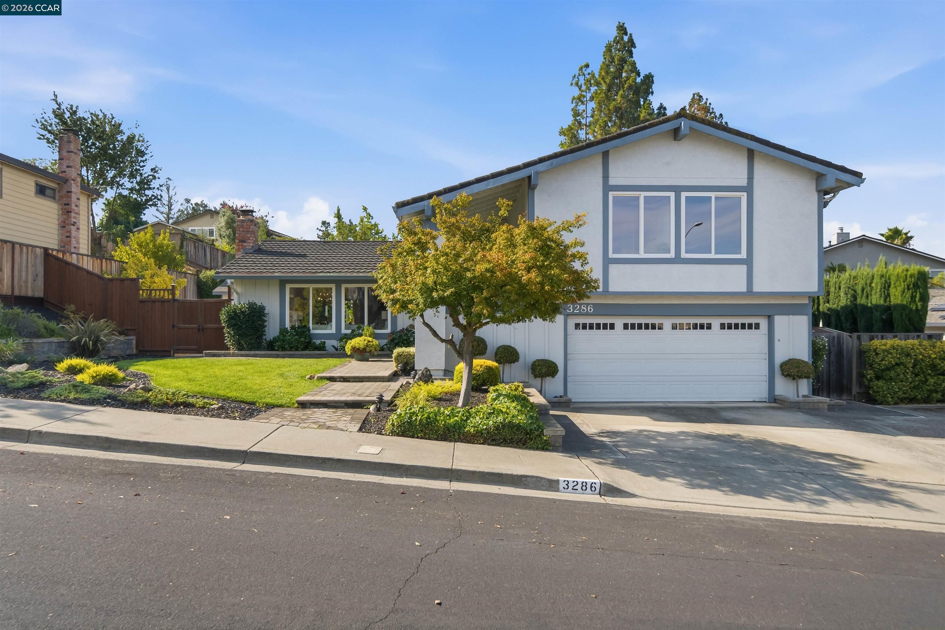 3286 Burgundy Dr