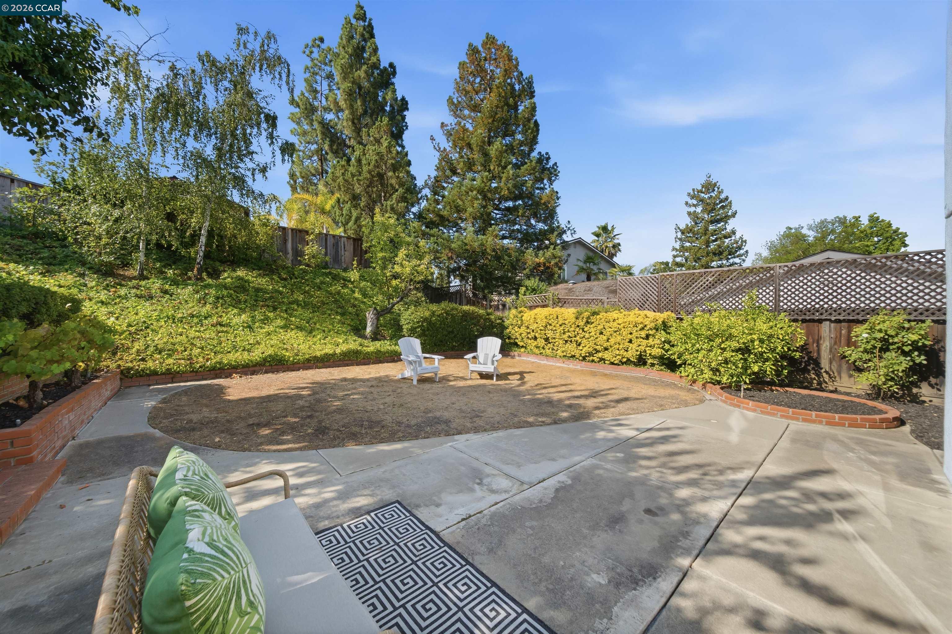 3286 Burgundy Dr