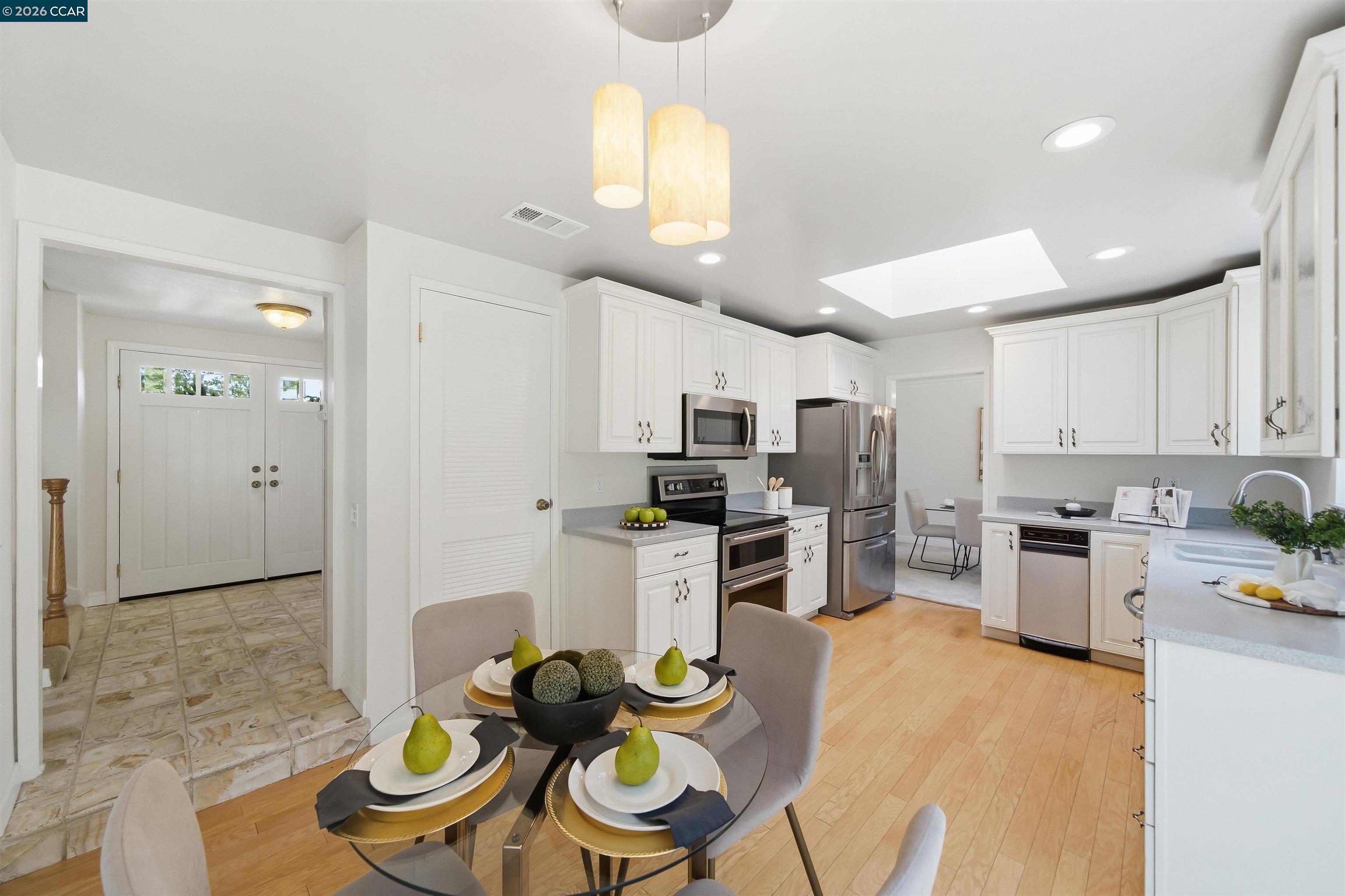 3286 Burgundy Dr