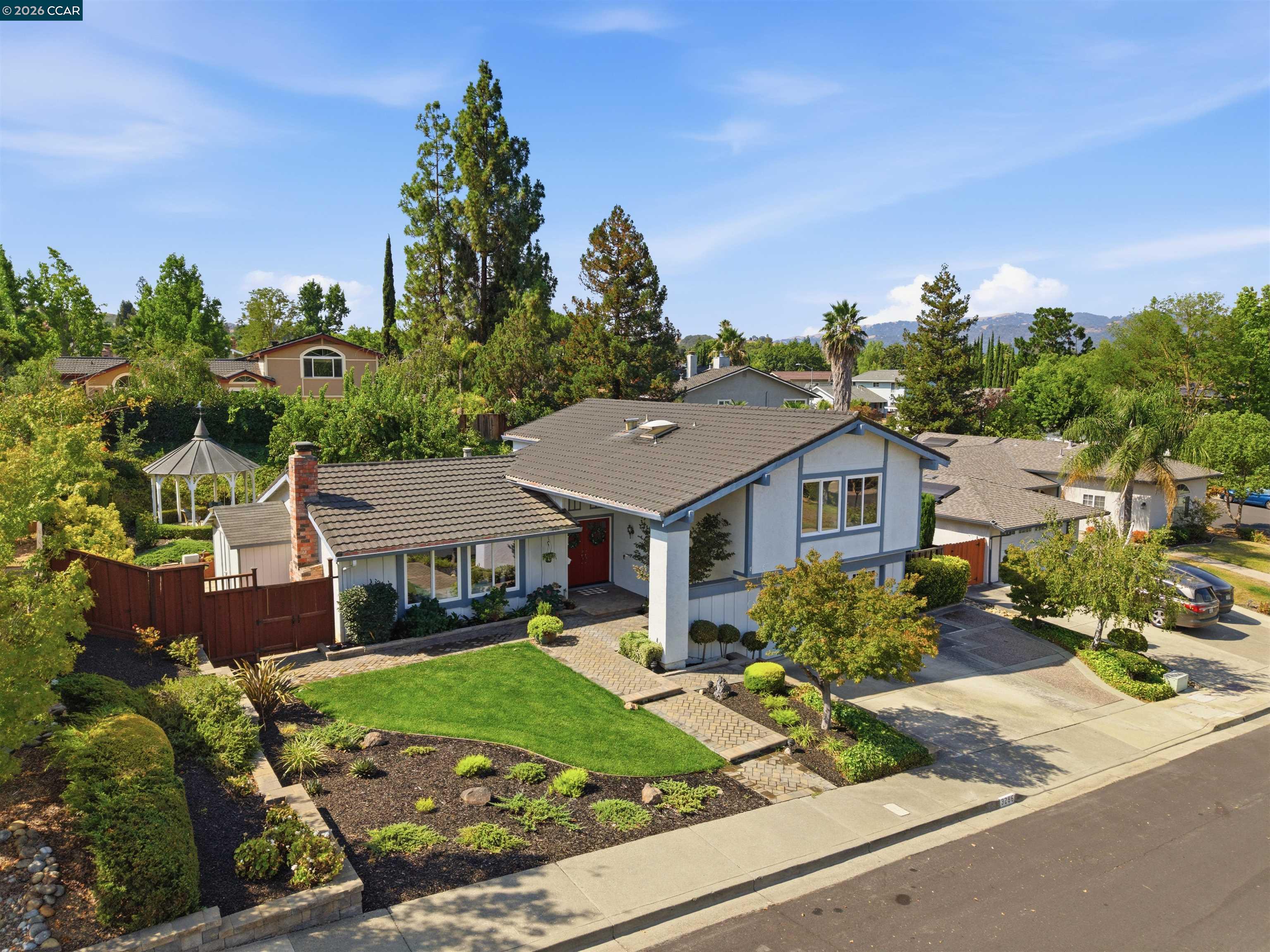 3286 Burgundy Dr