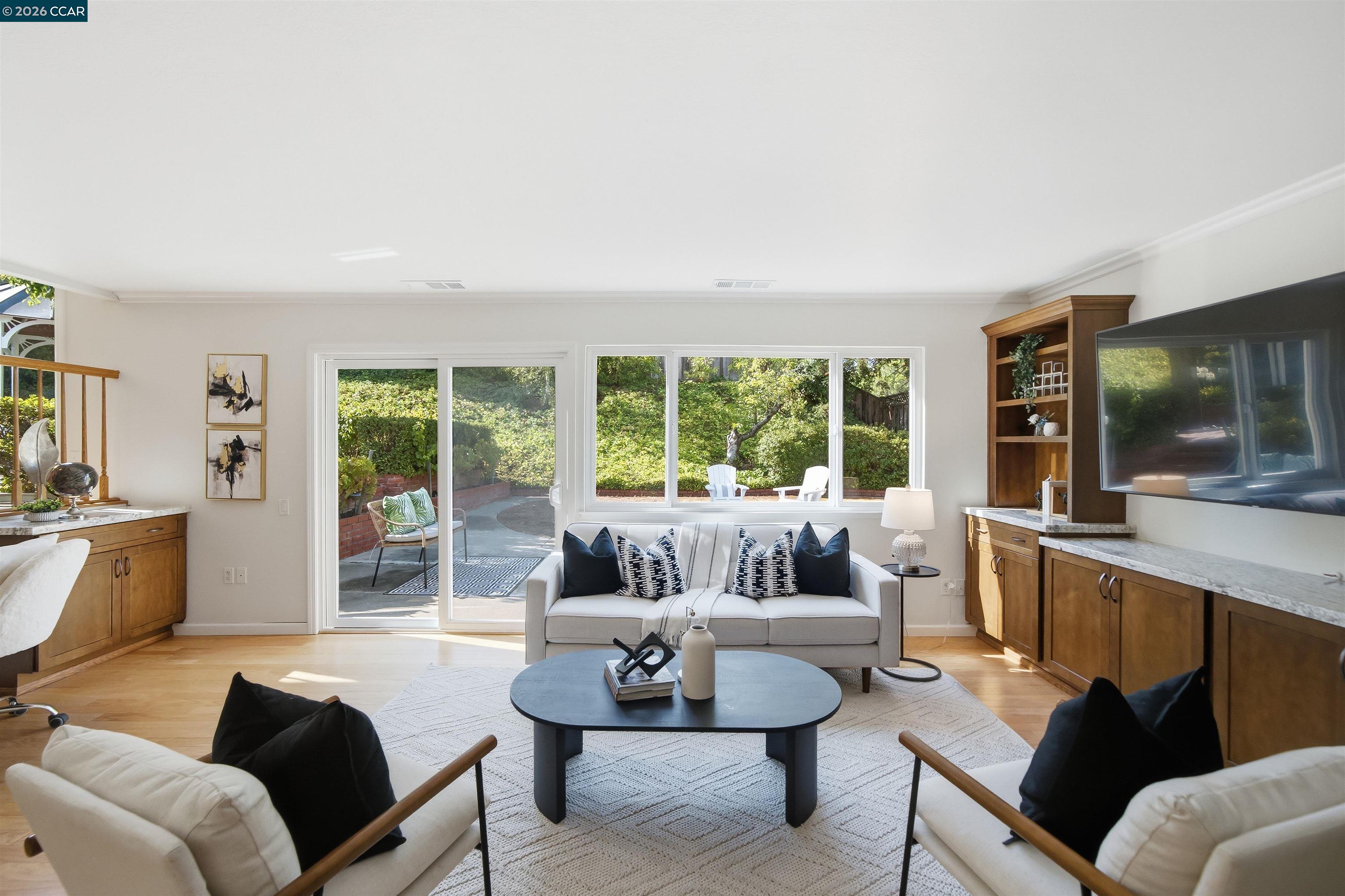 3286 Burgundy Dr
