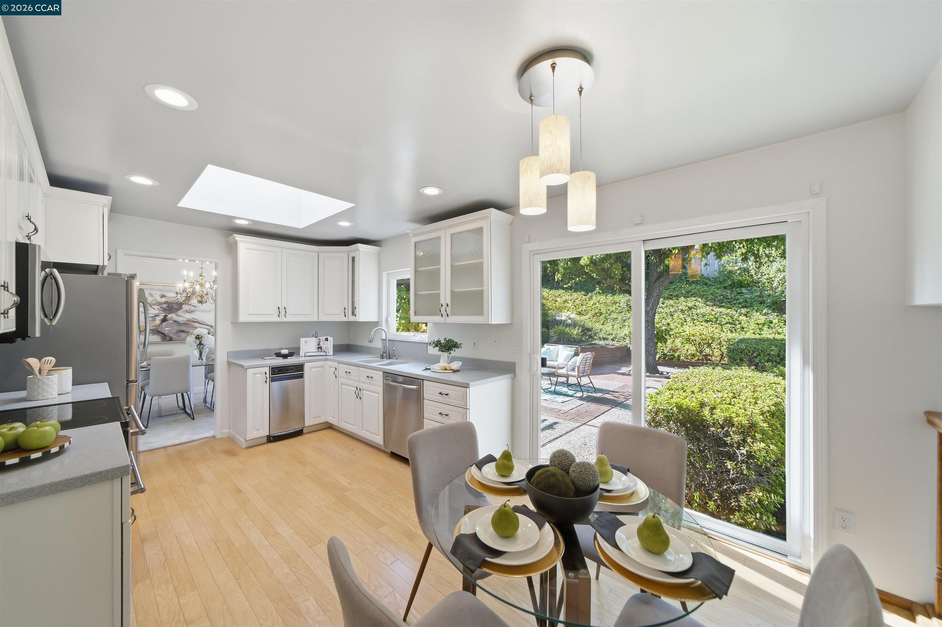 3286 Burgundy Dr