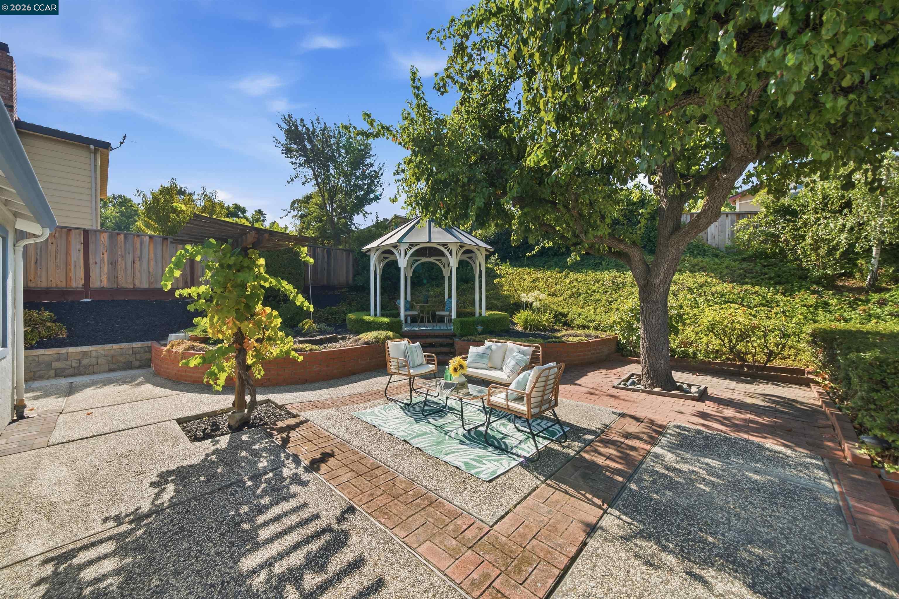 3286 Burgundy Dr
