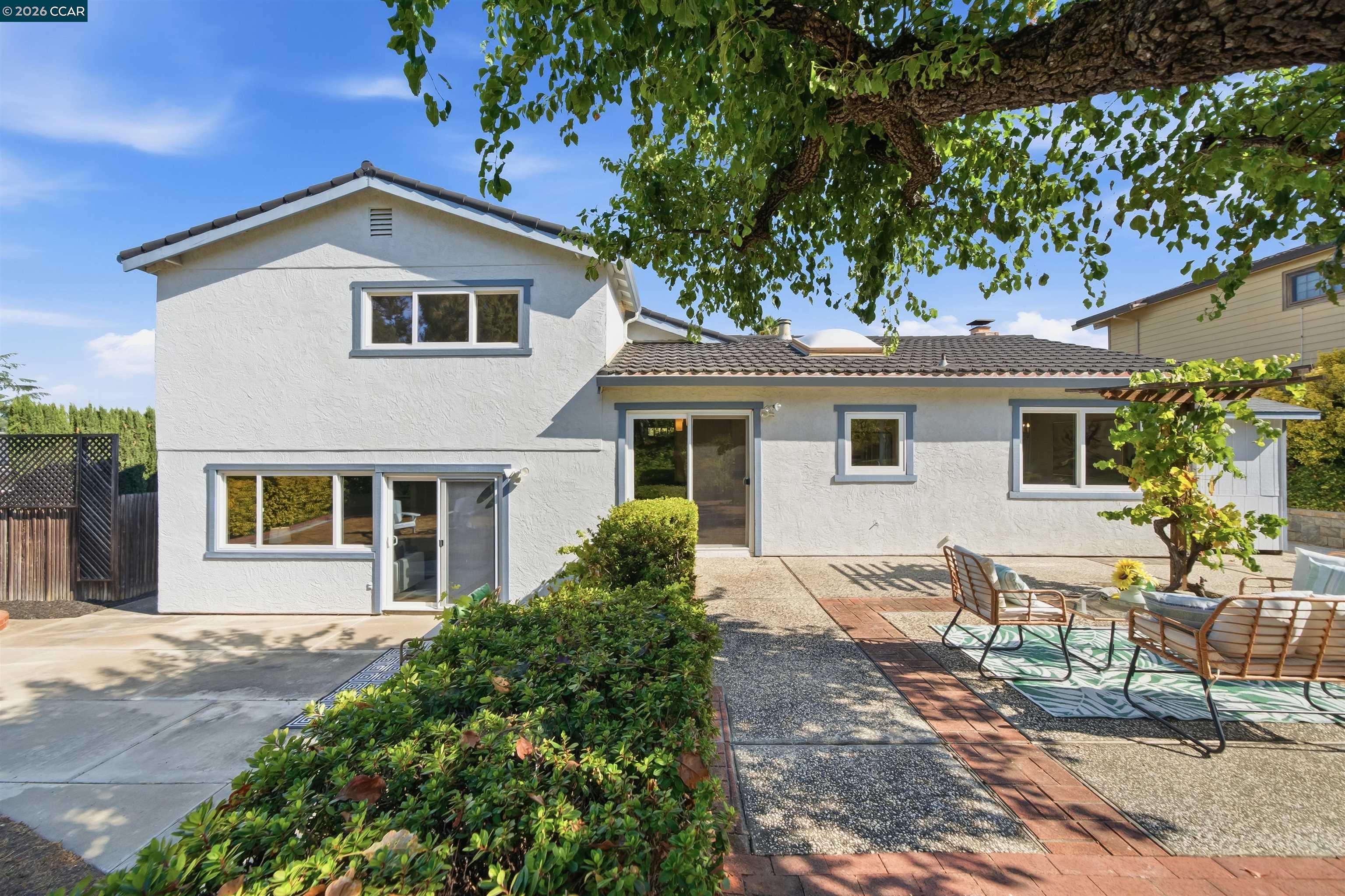 3286 Burgundy Dr