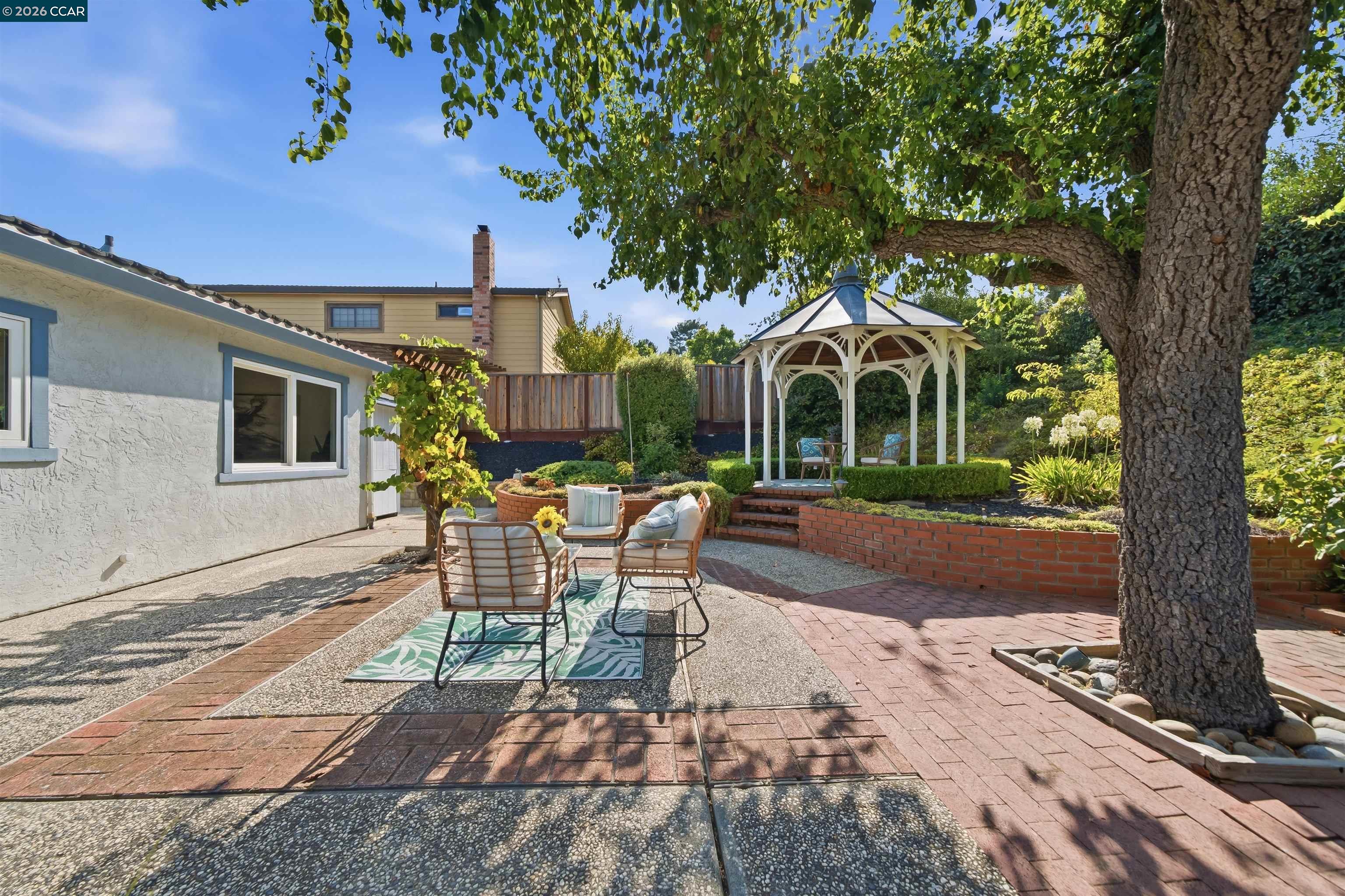 3286 Burgundy Dr