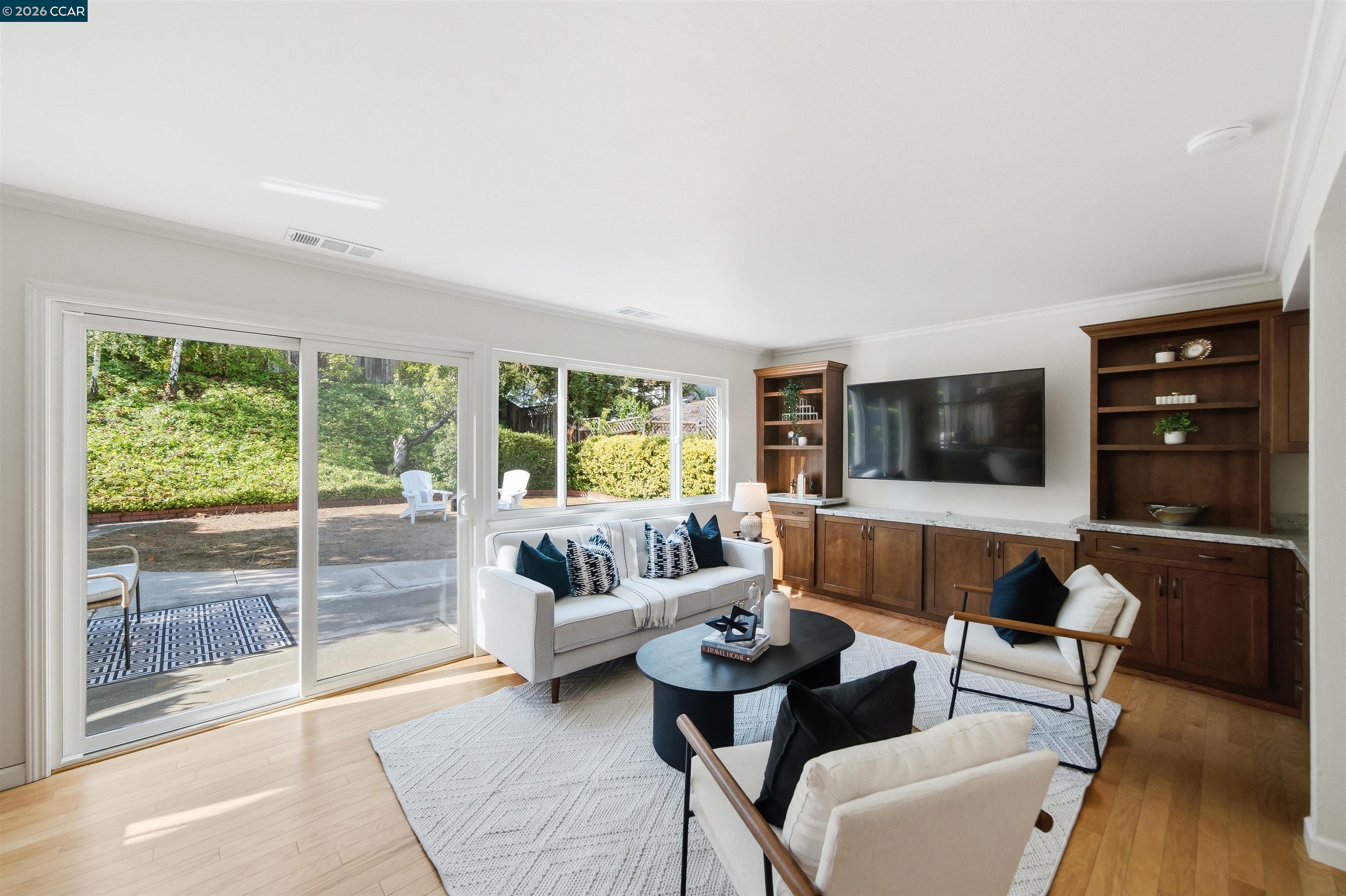 3286 Burgundy Dr