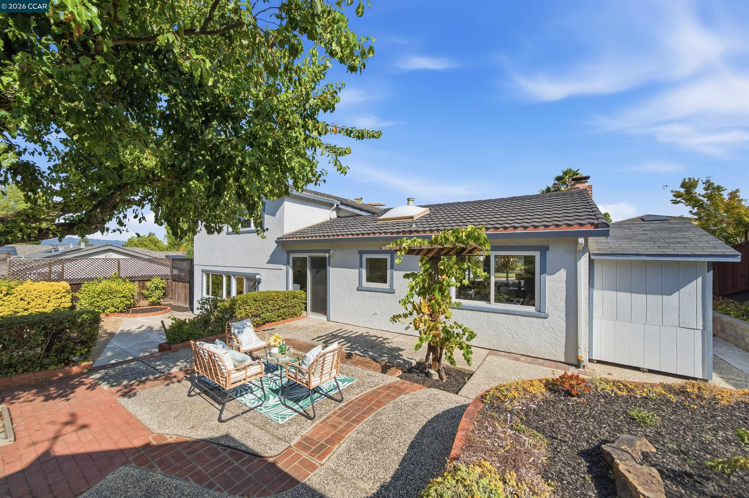 3286 Burgundy Dr