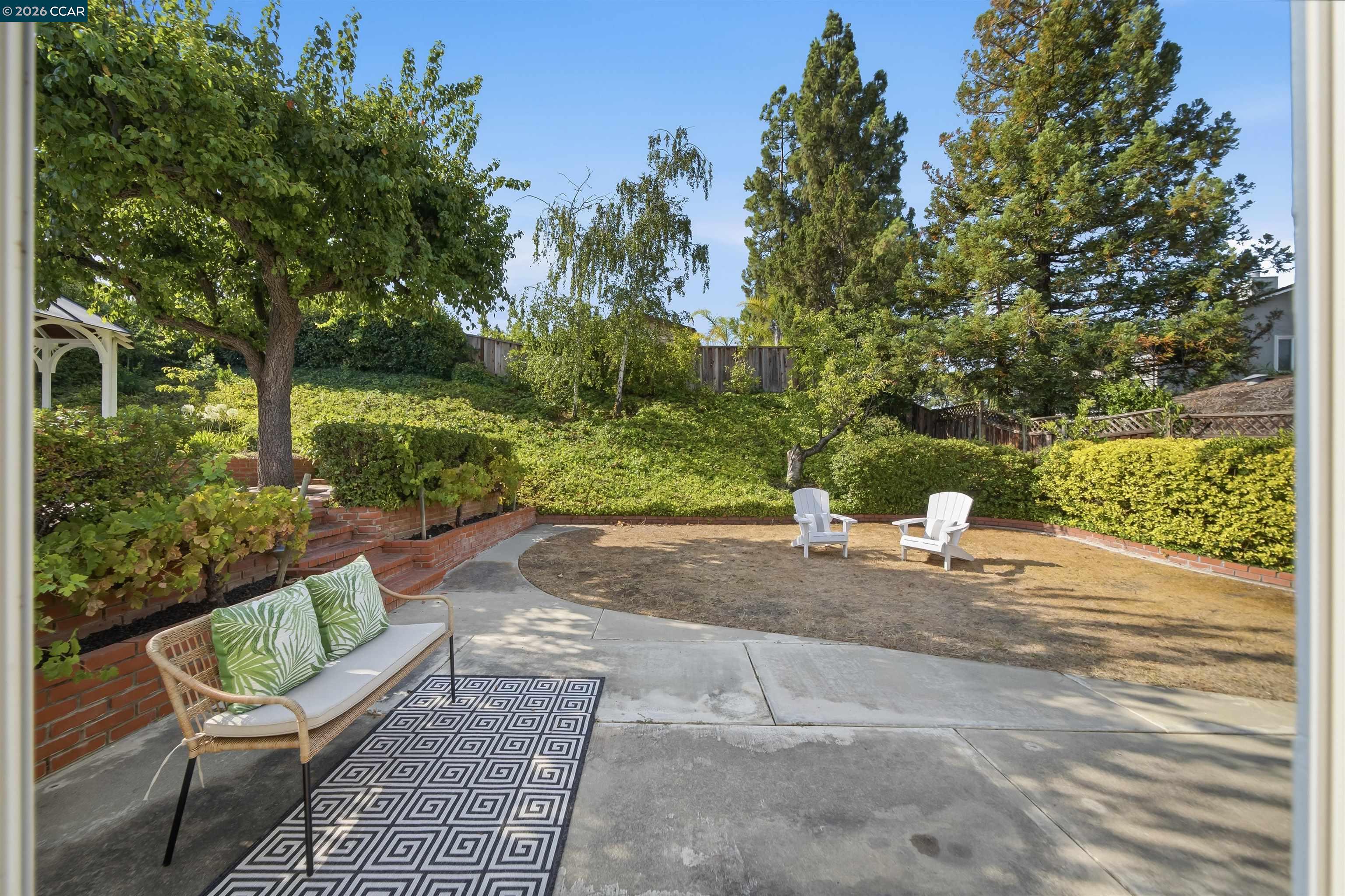 3286 Burgundy Dr