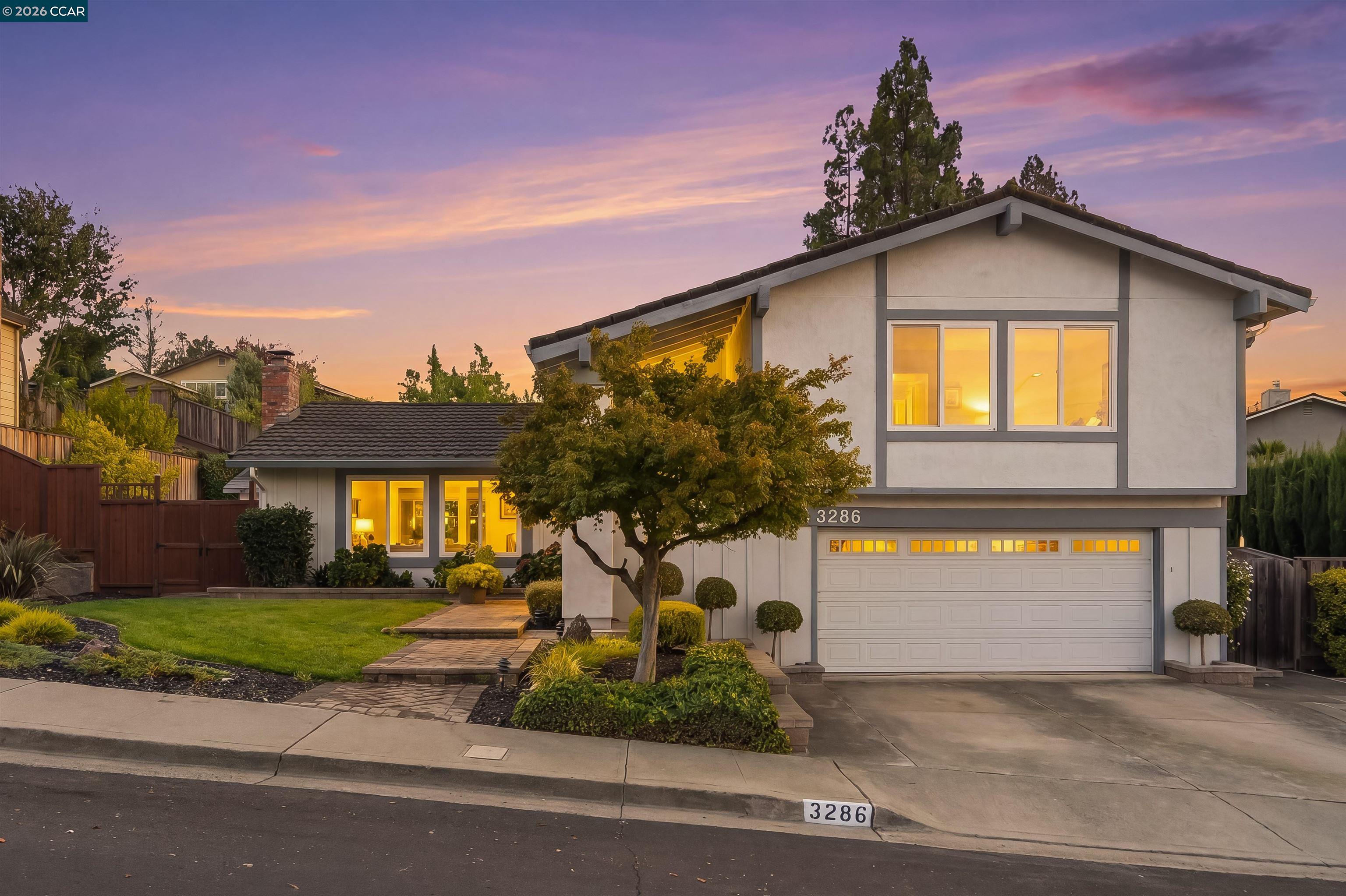 3286 Burgundy Dr