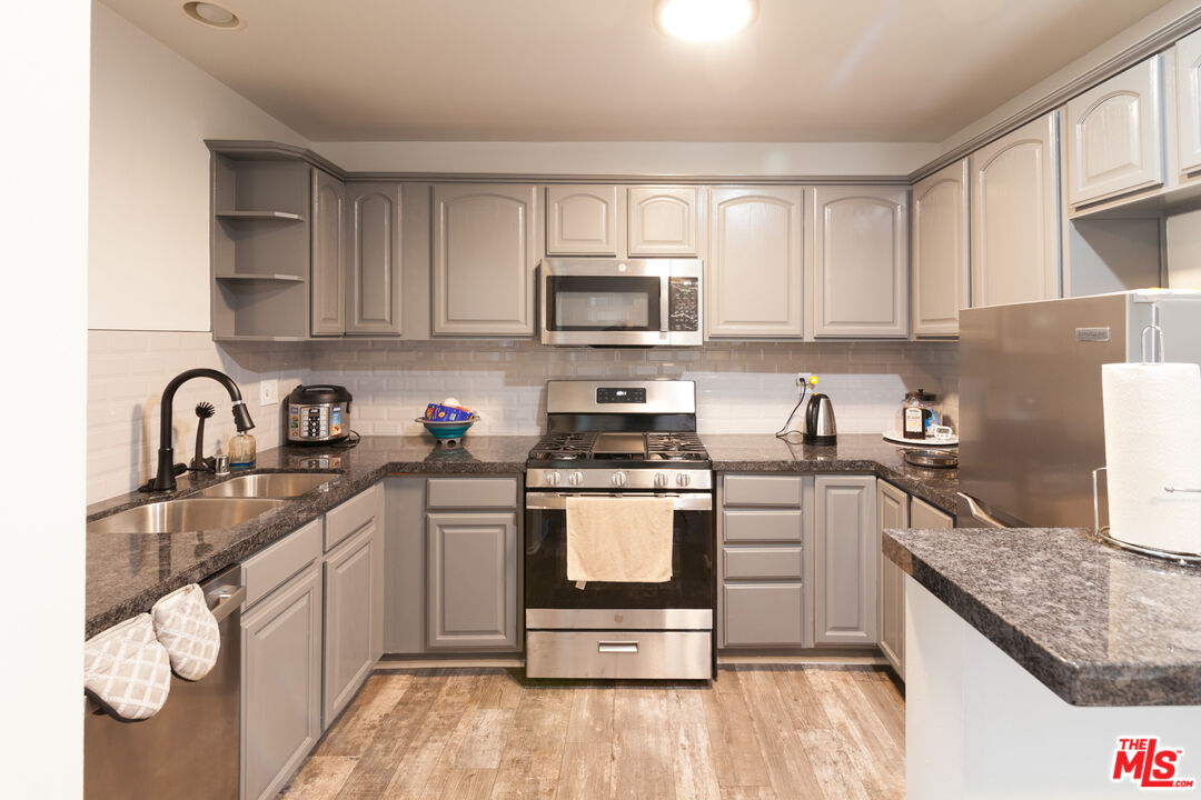 7000 S La Cienega Blvd Unit: 30