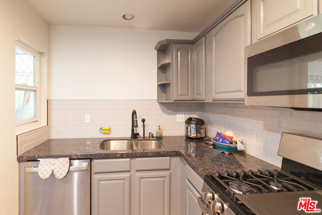 7000 S La Cienega Blvd Unit: 30