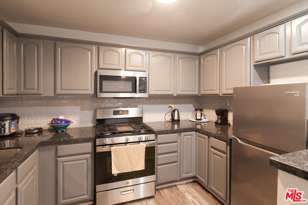 7000 S La Cienega Blvd Unit: 30
