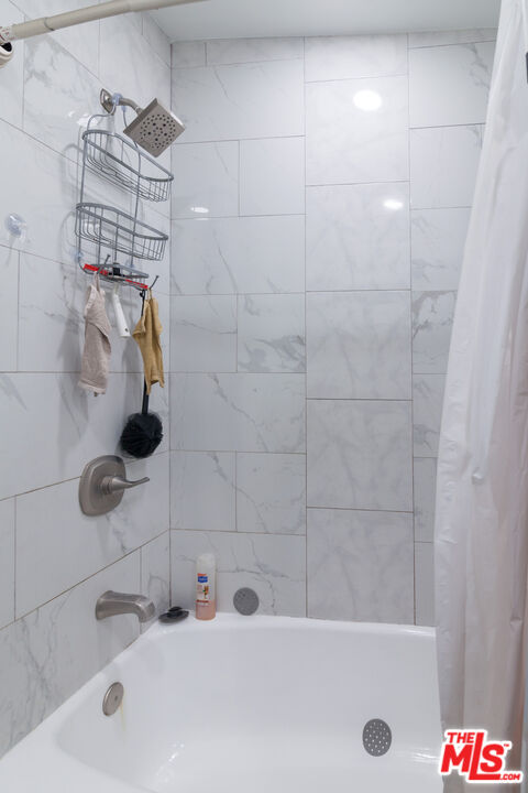 7000 S La Cienega Blvd Unit: 30