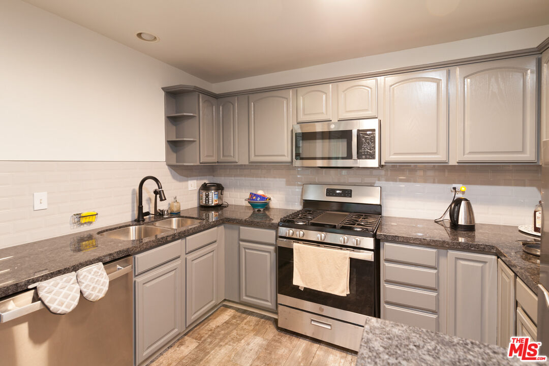 7000 S La Cienega Blvd Unit: 30