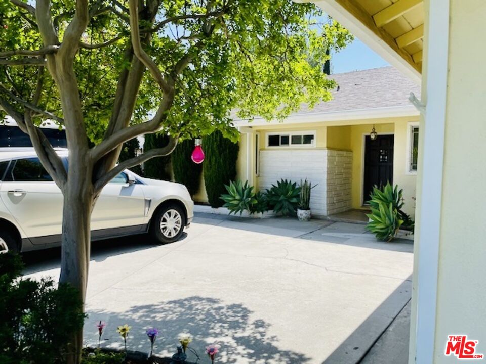 12055 Woodley Ave