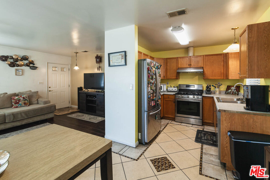 2531 Santa Ana S