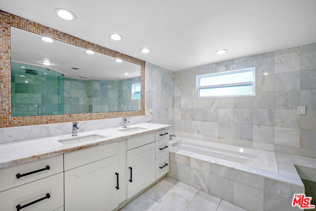 1126 S Bundy Dr