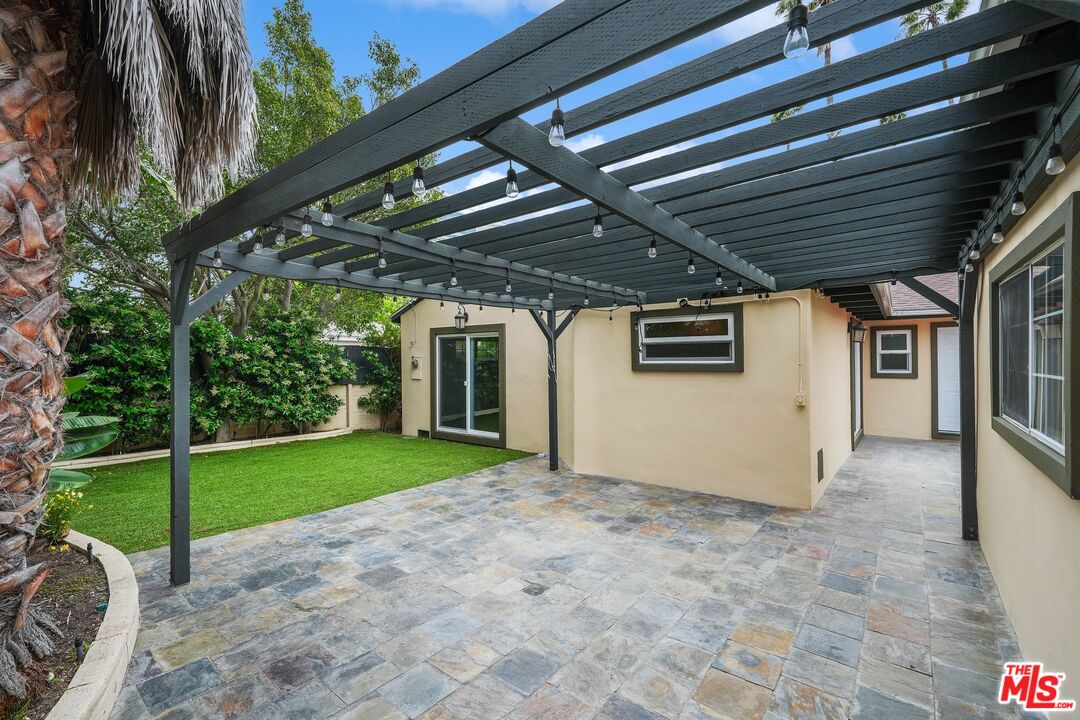 1126 S Bundy Dr