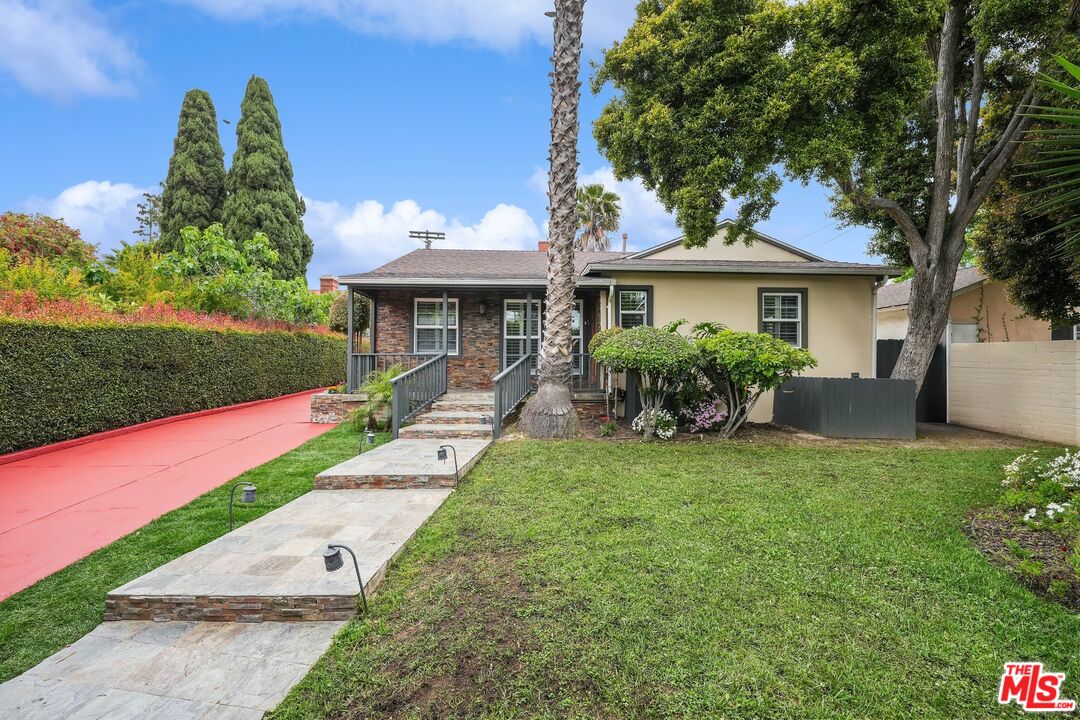 1126 S Bundy Dr