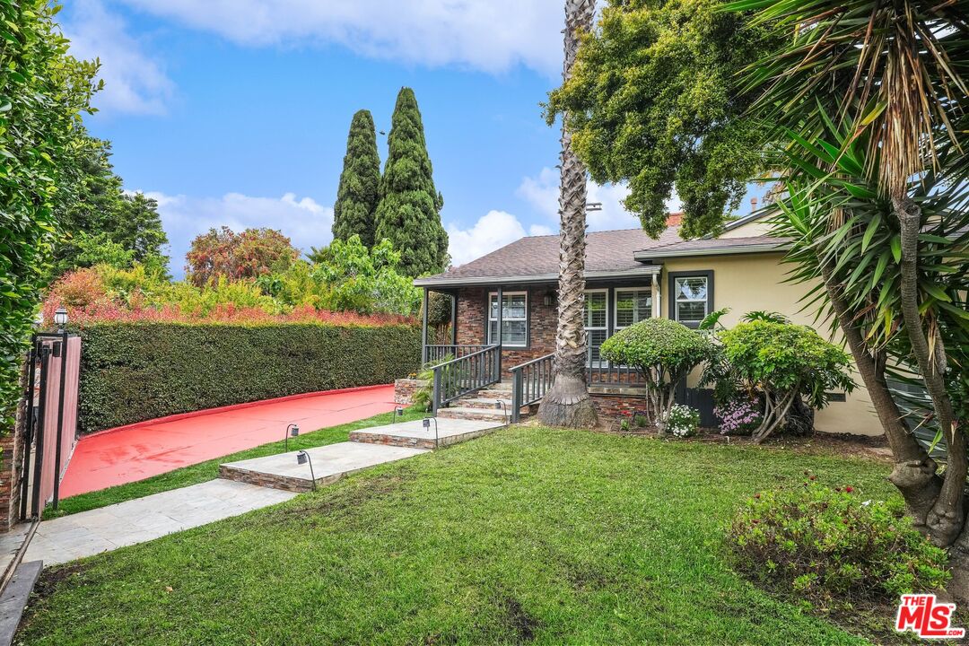 1126 S Bundy Dr