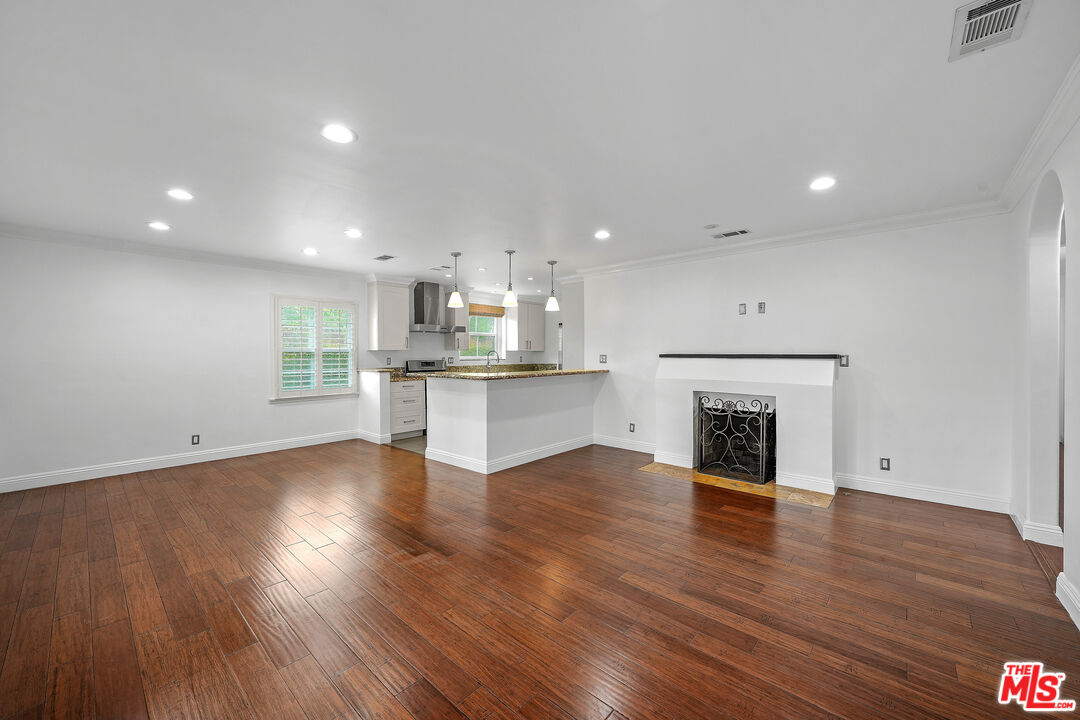 1126 S Bundy Dr