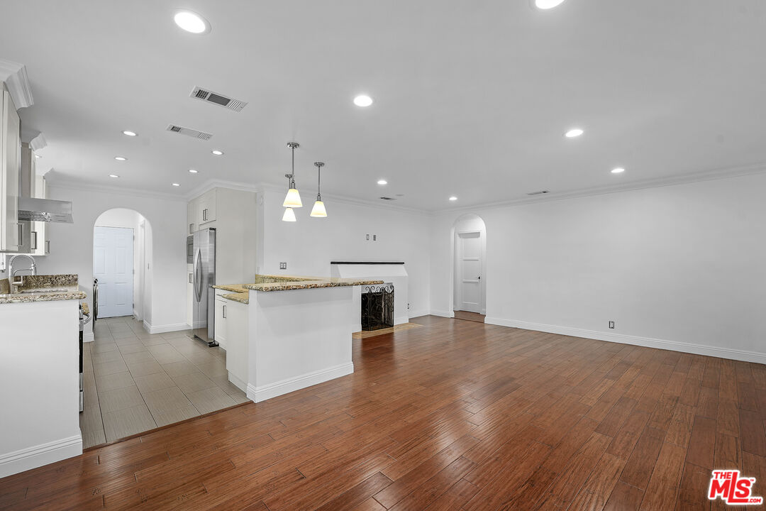1126 S Bundy Dr