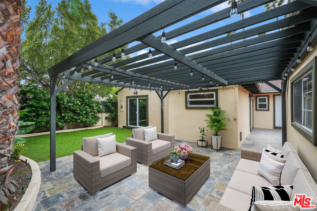 1126 S Bundy Dr