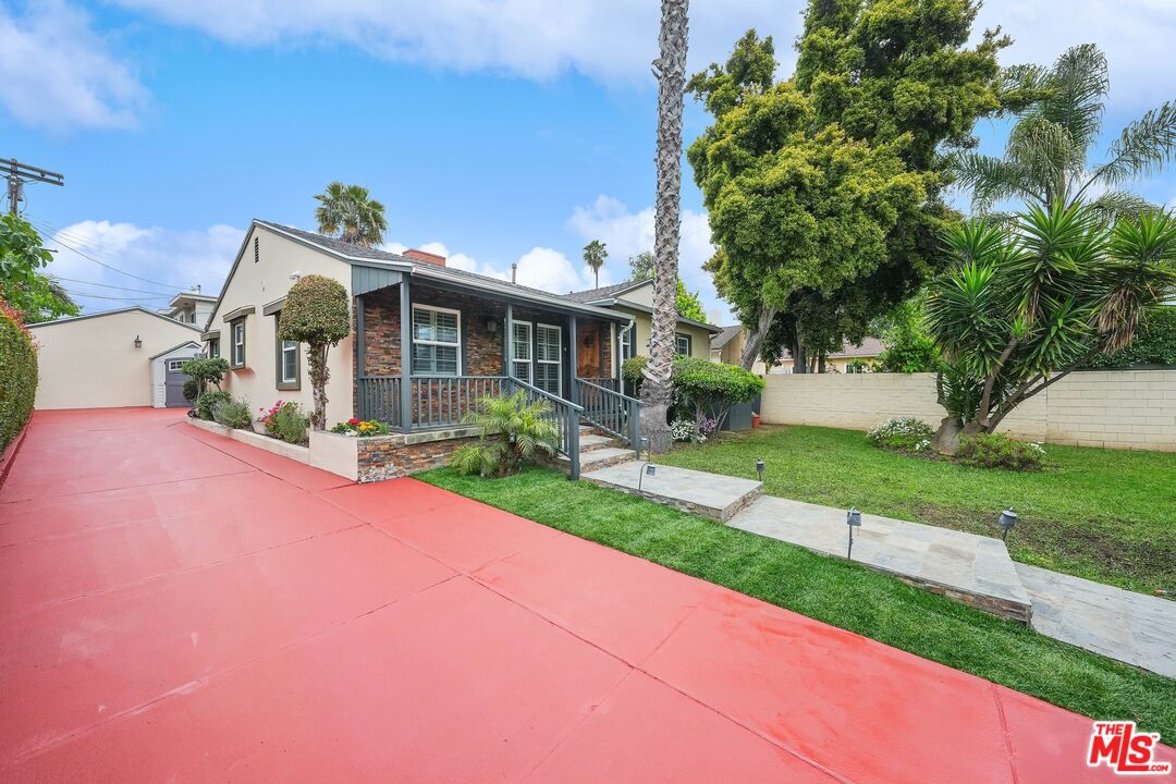 1126 S Bundy Dr