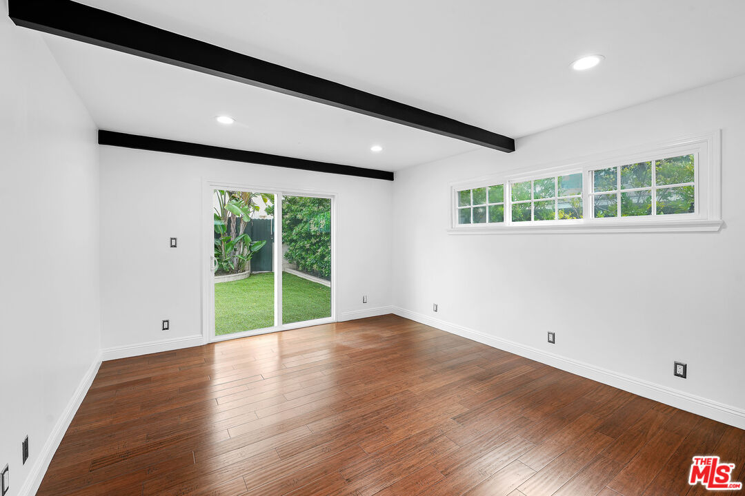 1126 S Bundy Dr