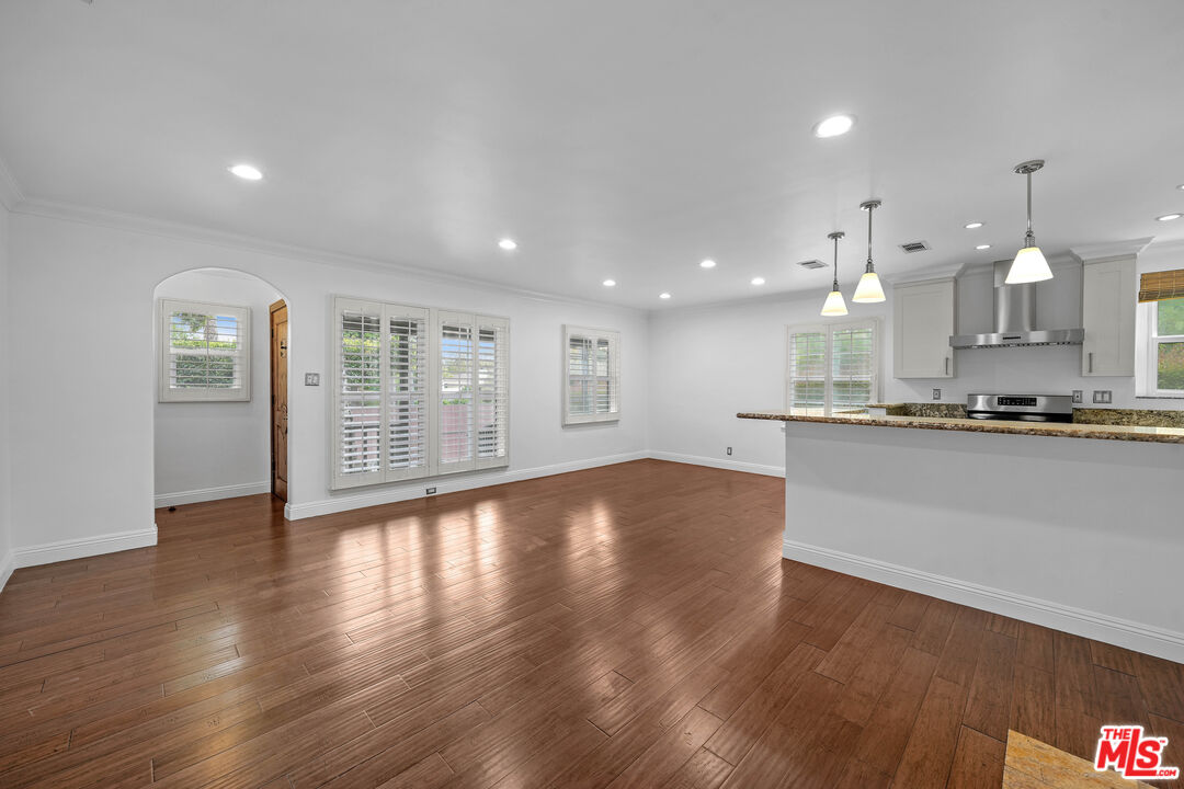 1126 S Bundy Dr