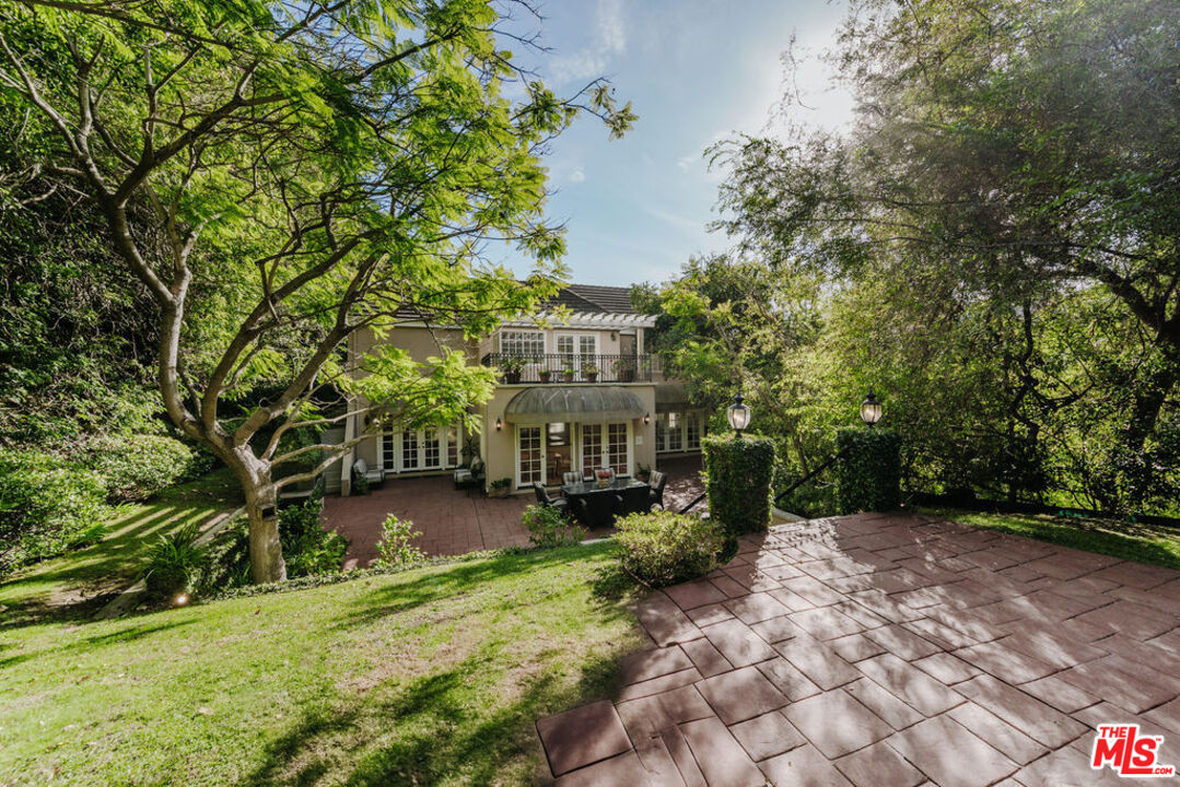898 N Bundy Dr