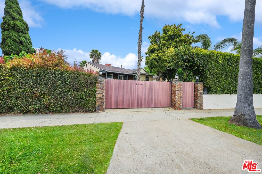 1126 S Bundy Dr
