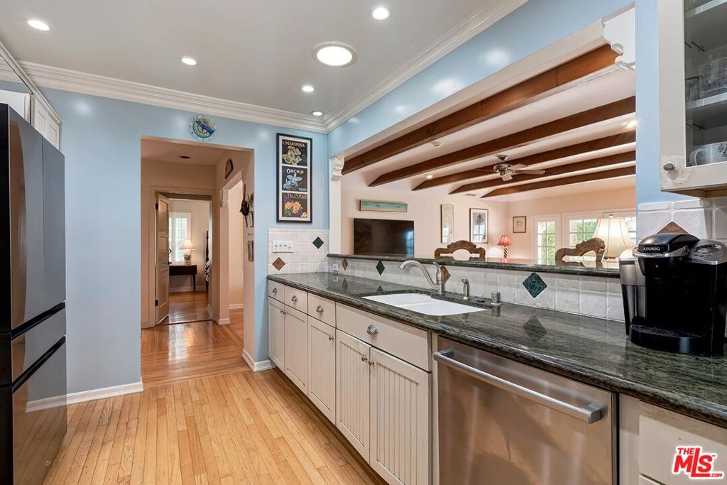 12154 Morrison Street